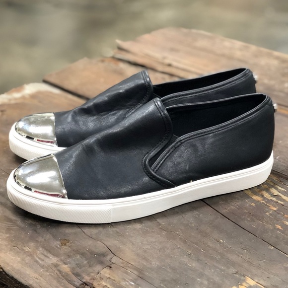 Size 8 Steve Madden Silver Toe Black Sneaker - Picture 2 of 6